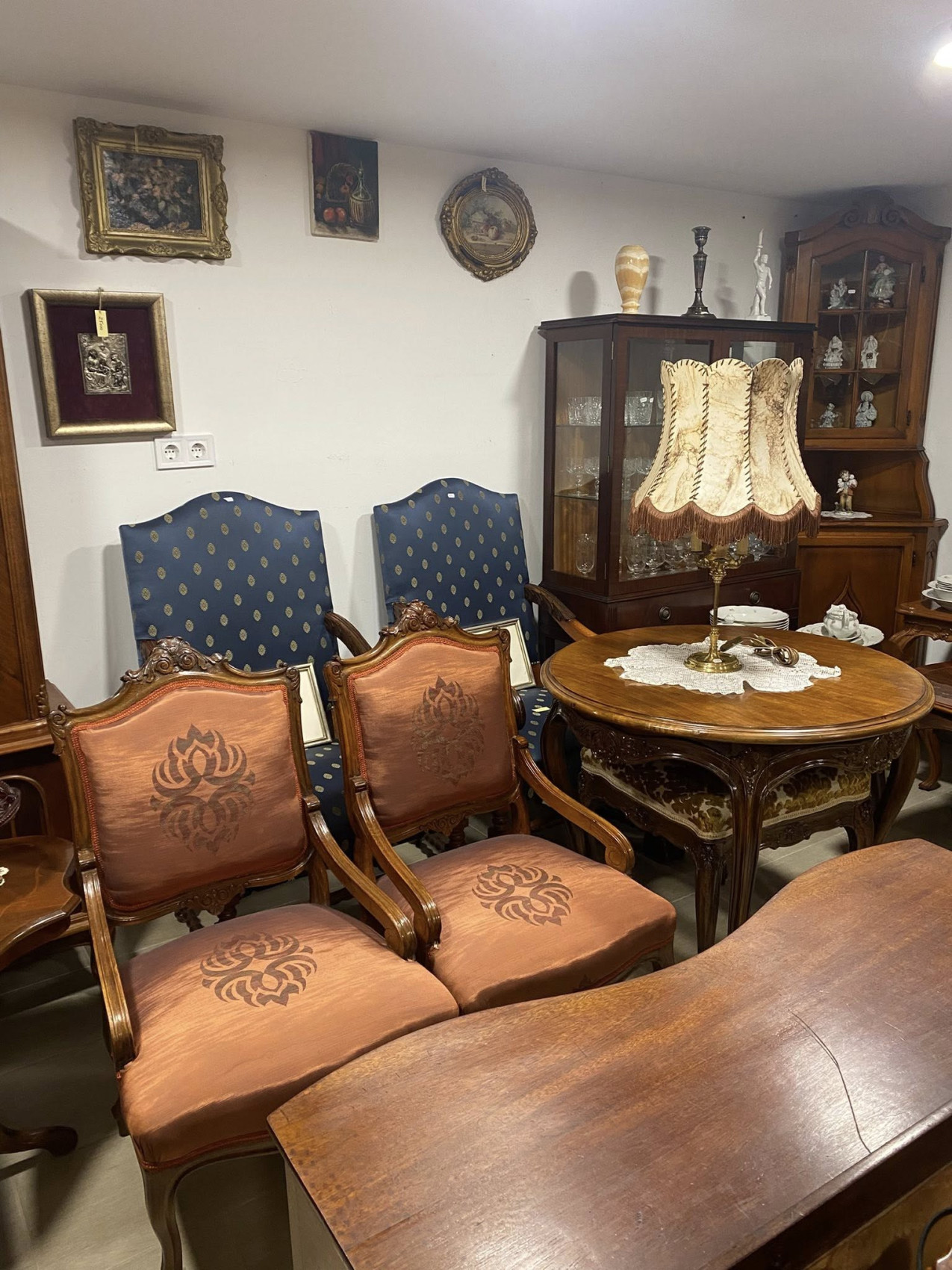 Adok-Veszek Antik és stílbútorok Használt Cikkek Boltja Göd kép