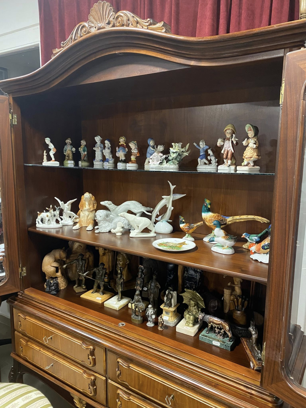 Adok-Veszek Antik és stílbútorok Használt Cikkek Boltja Göd kép