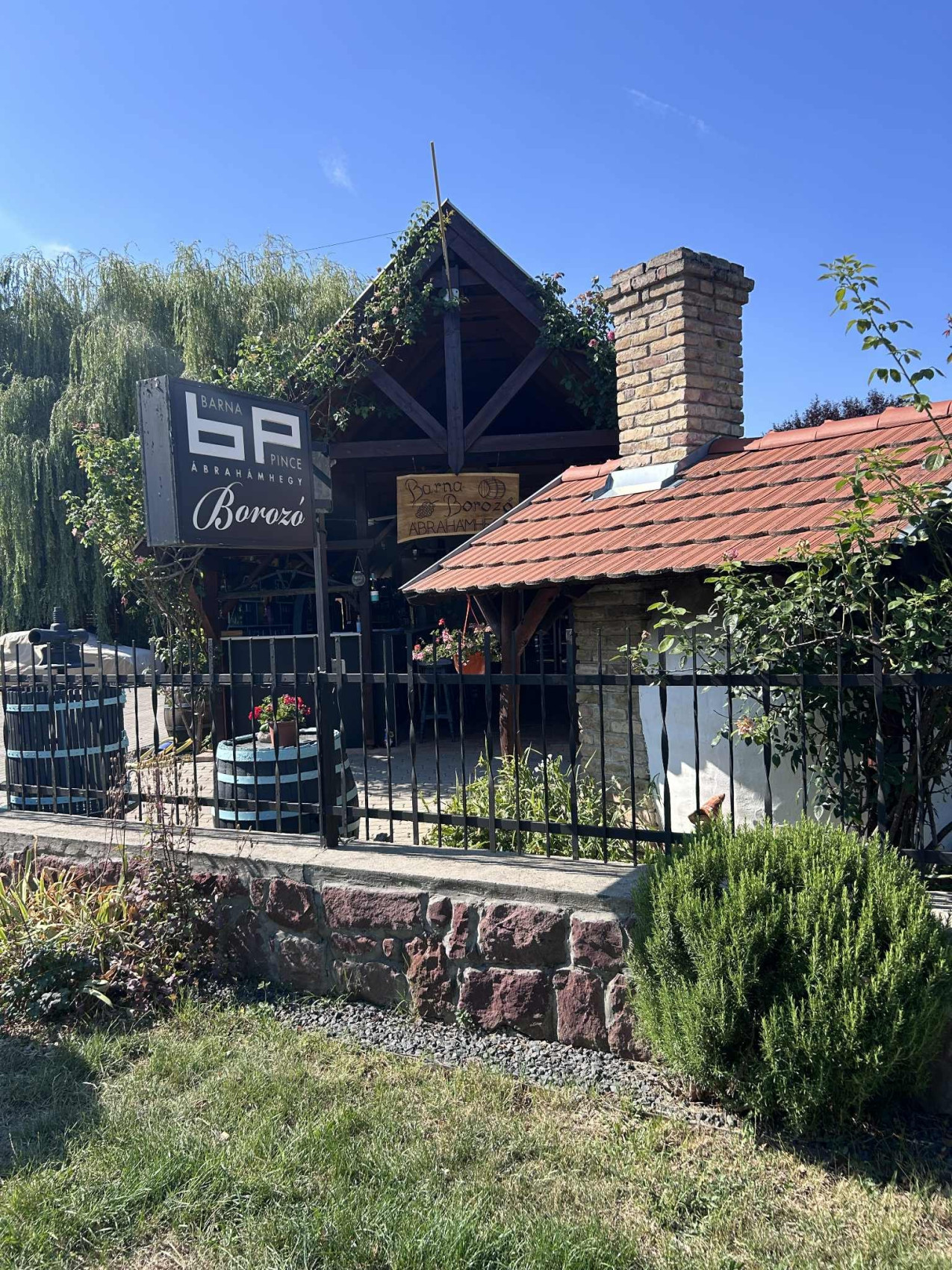 Barna Borozó Ábrahámhegy kép