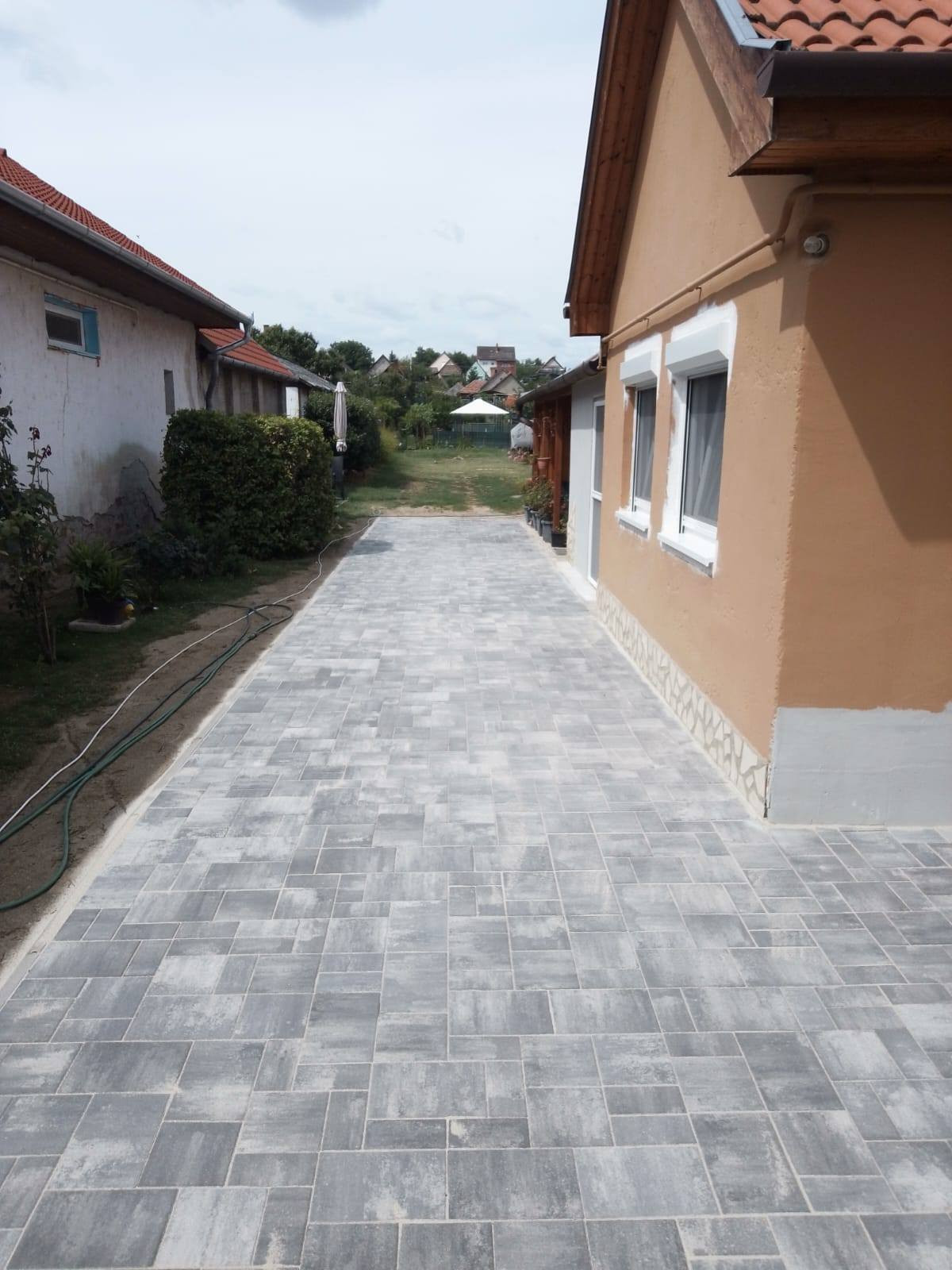 Lévay József Gépi földmunka Balatonlelle kép