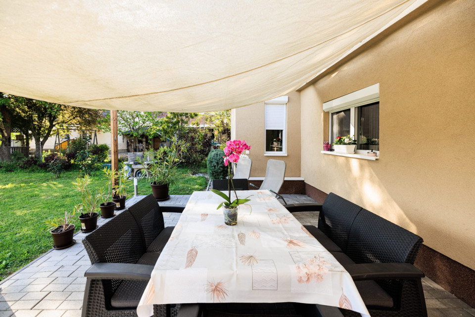 Fekete Orchidea Apartman Balatonkenese kép