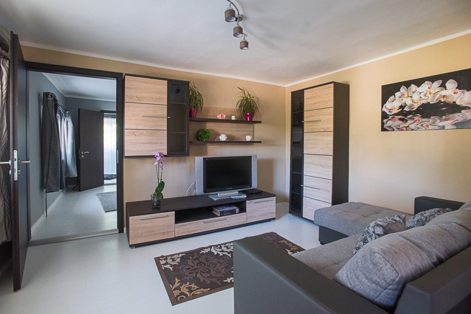 Fekete Orchidea Apartman Balatonkenese kép