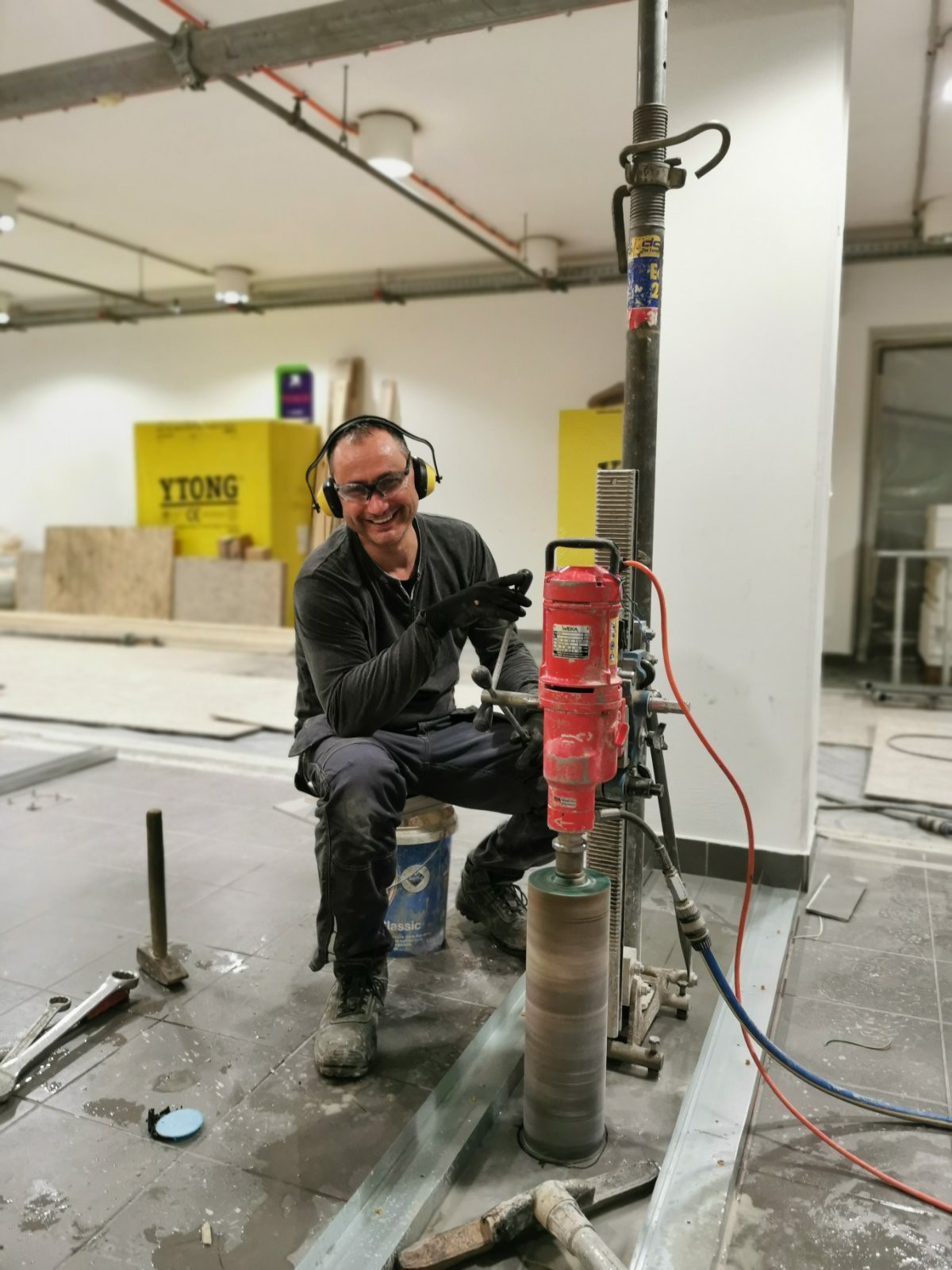 Betonvágás, betonfúrás falbontás, horonymarás, betonroppantás Budapest kép