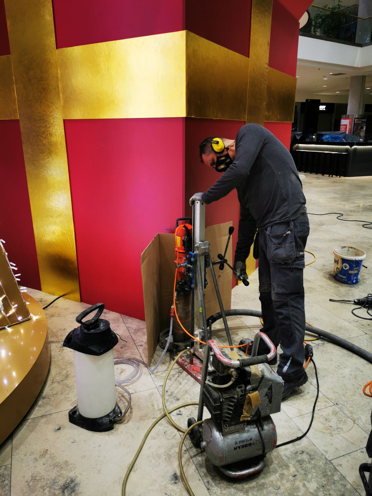 Betonvágás, betonfúrás falbontás, horonymarás, betonroppantás Budapest kép