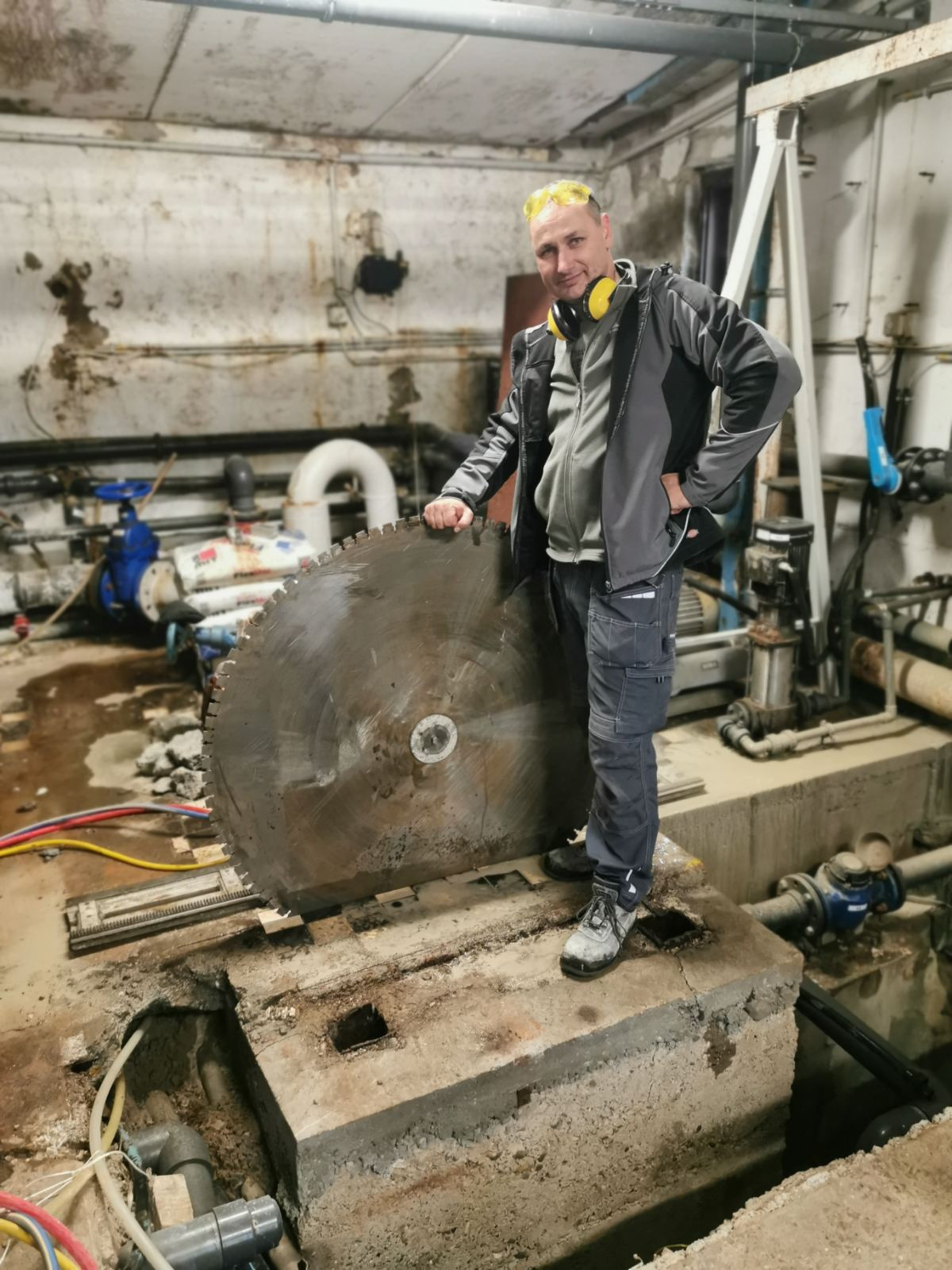 Betonvágás, betonfúrás falbontás, horonymarás, betonroppantás Budapest kép