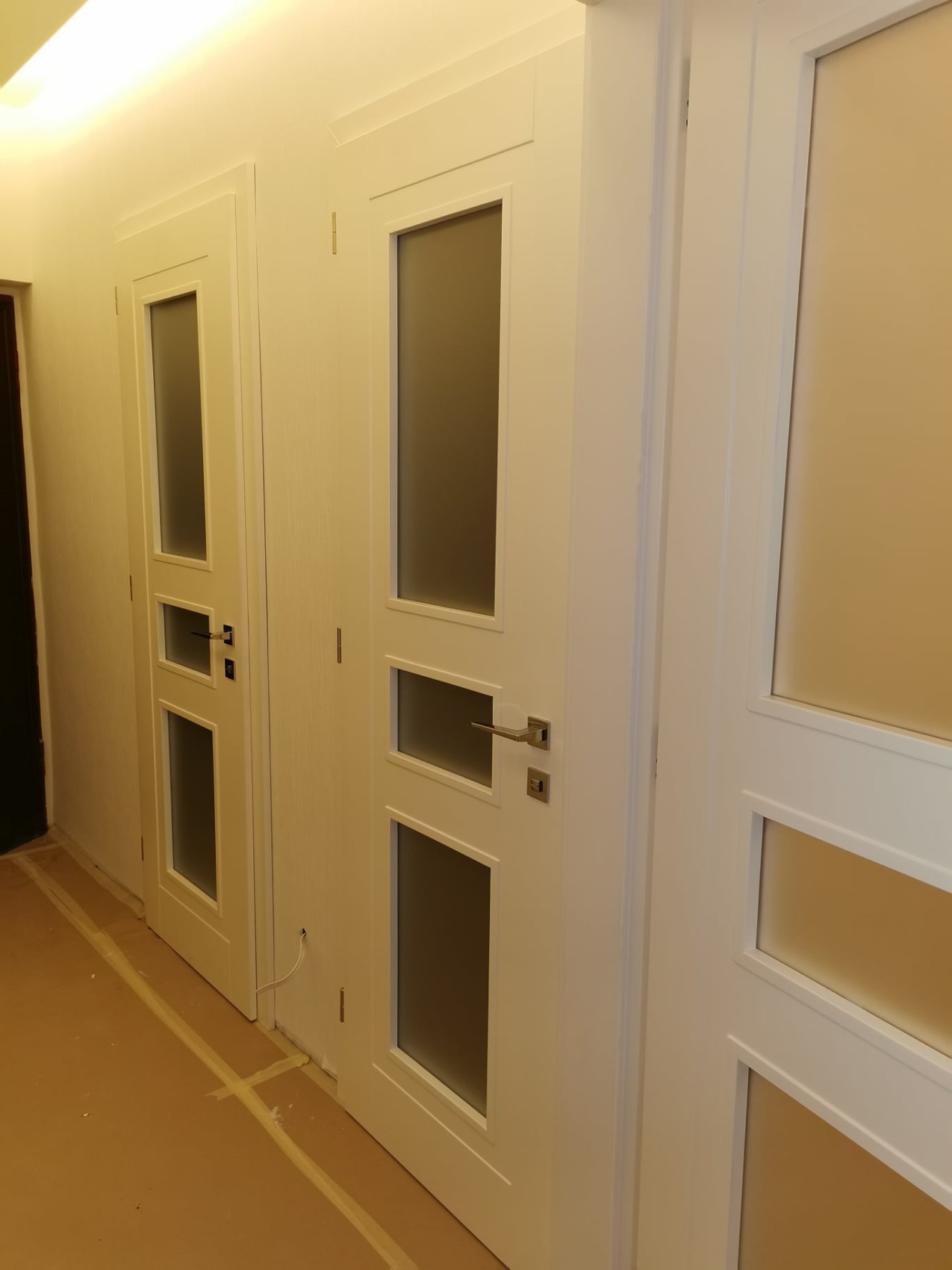 Beltéri ajtók gyártása tömör fából Sapiro-Transz Faipari Kft. kép