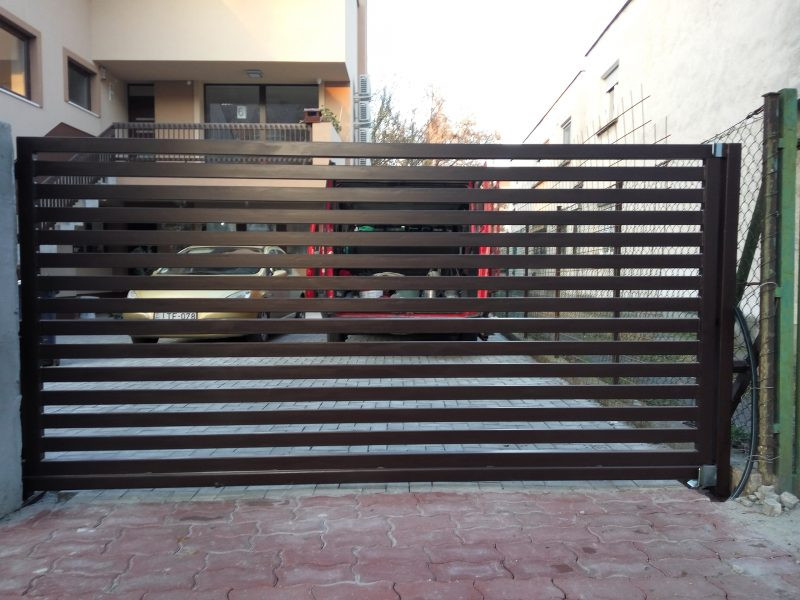 Albert Tolókapu, kerítés Fejér megye kép