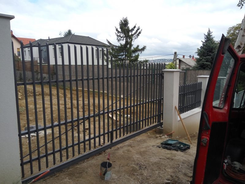 Albert Tolókapu, kerítés Fejér megye kép