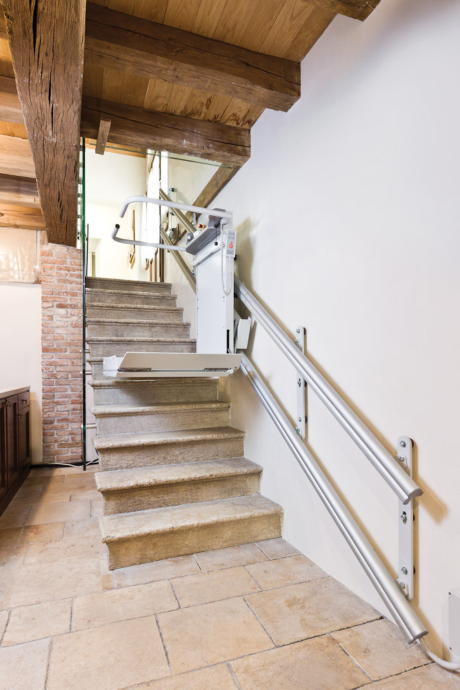 Italift Kft székliftek, hernyótalpas lépcsőnjáró Pest megye kép