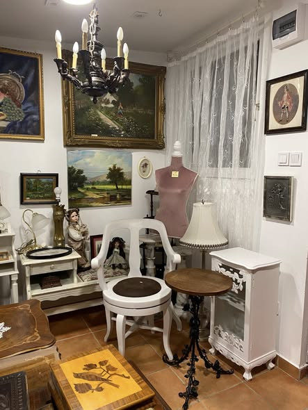 Adok-Veszek Antik és stílbútorok Használt Cikkek Boltja Göd kép