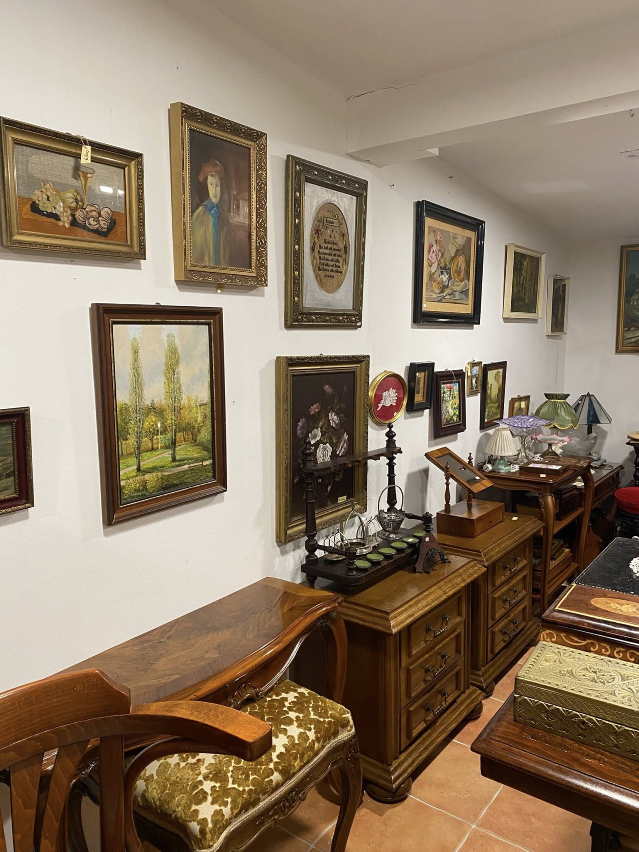 Adok-Veszek Antik és stílbútorok Használt Cikkek Boltja Göd kép