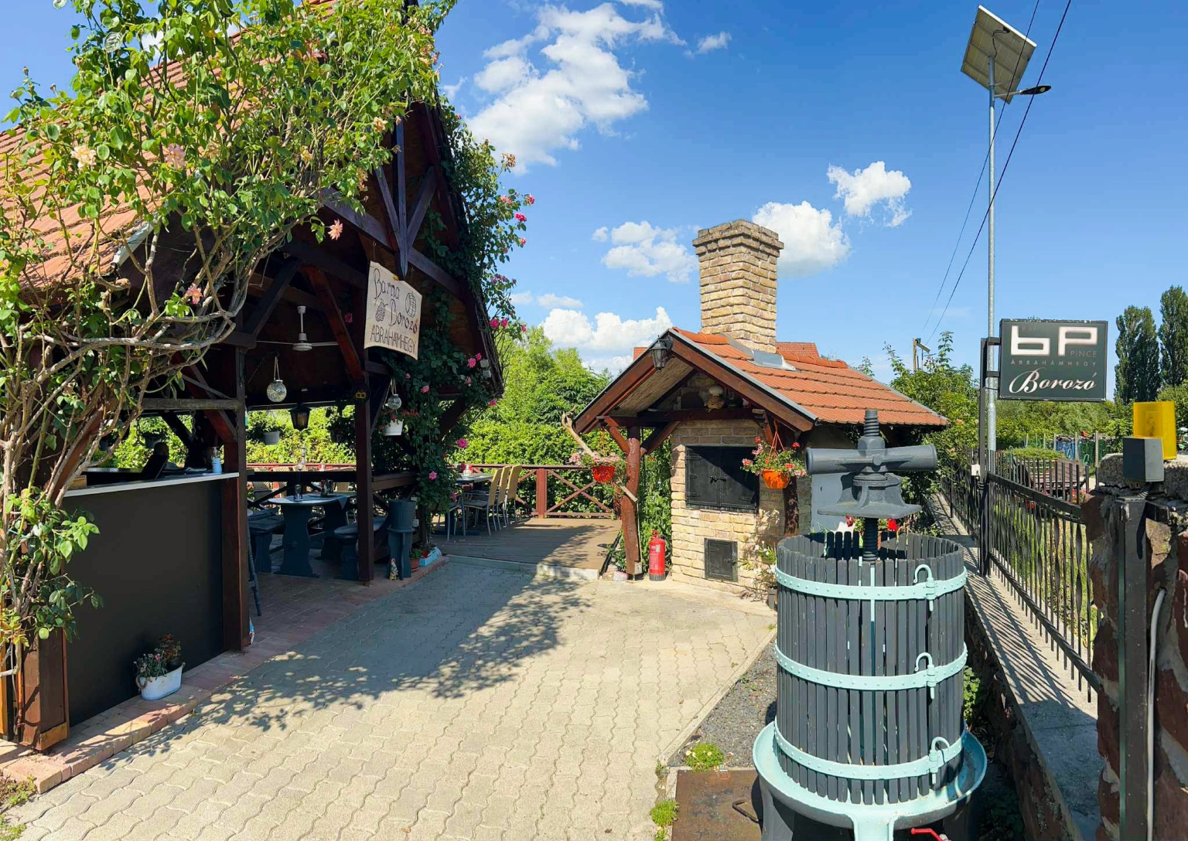 Barna Borozó Ábrahámhegy kép