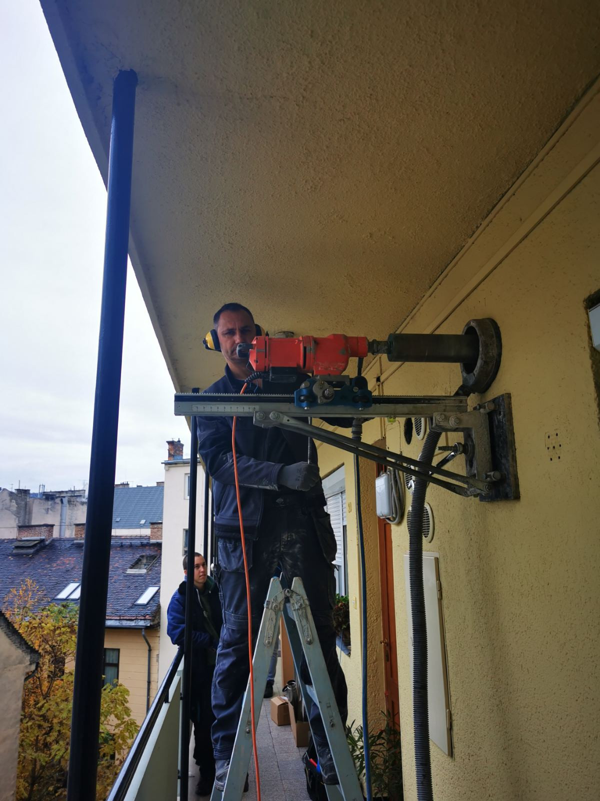 Betonvágás, betonfúrás falbontás, horonymarás, betonroppantás Budapest kép