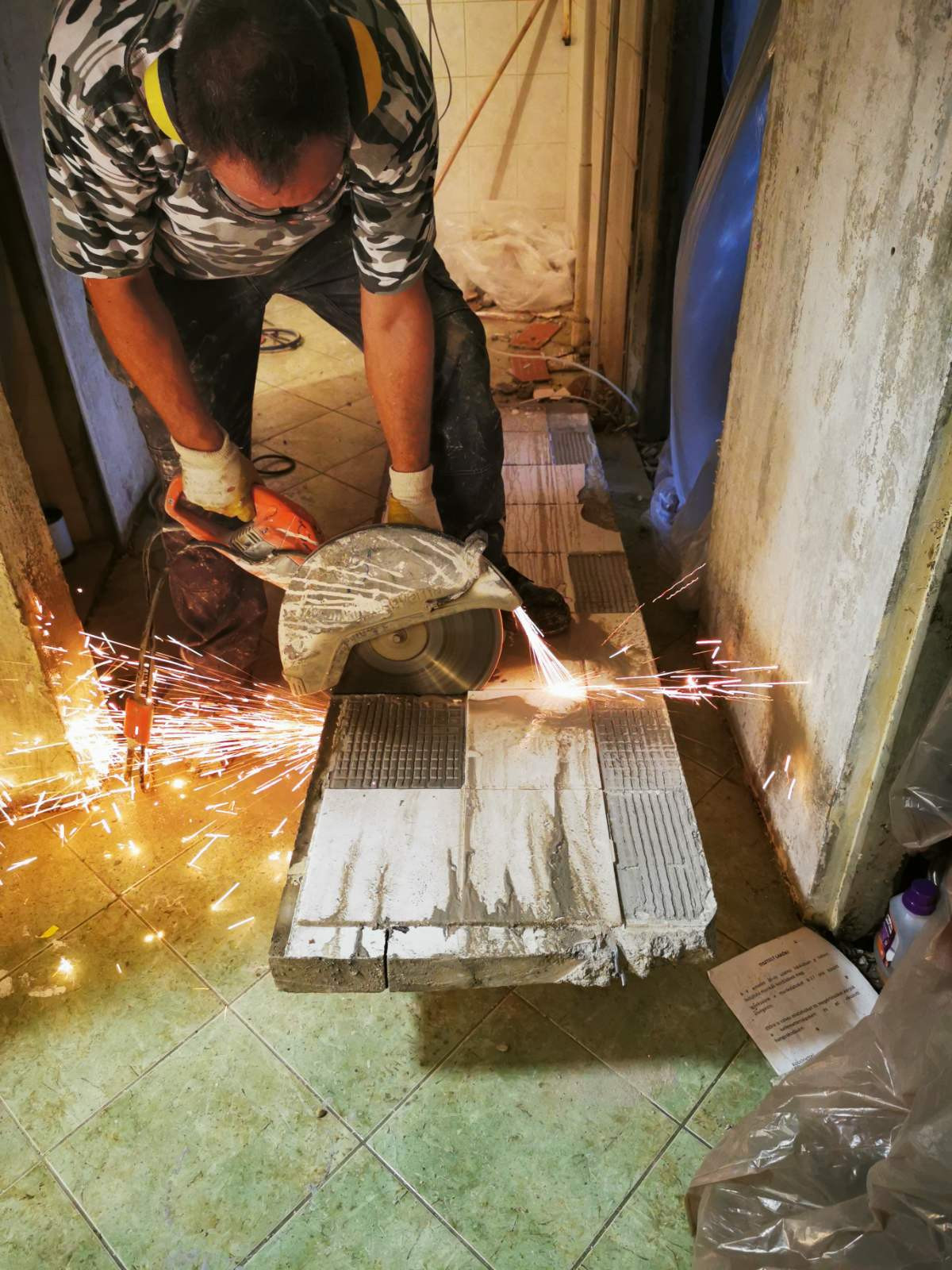 Betonvágás, betonfúrás falbontás, horonymarás, betonroppantás Budapest kép