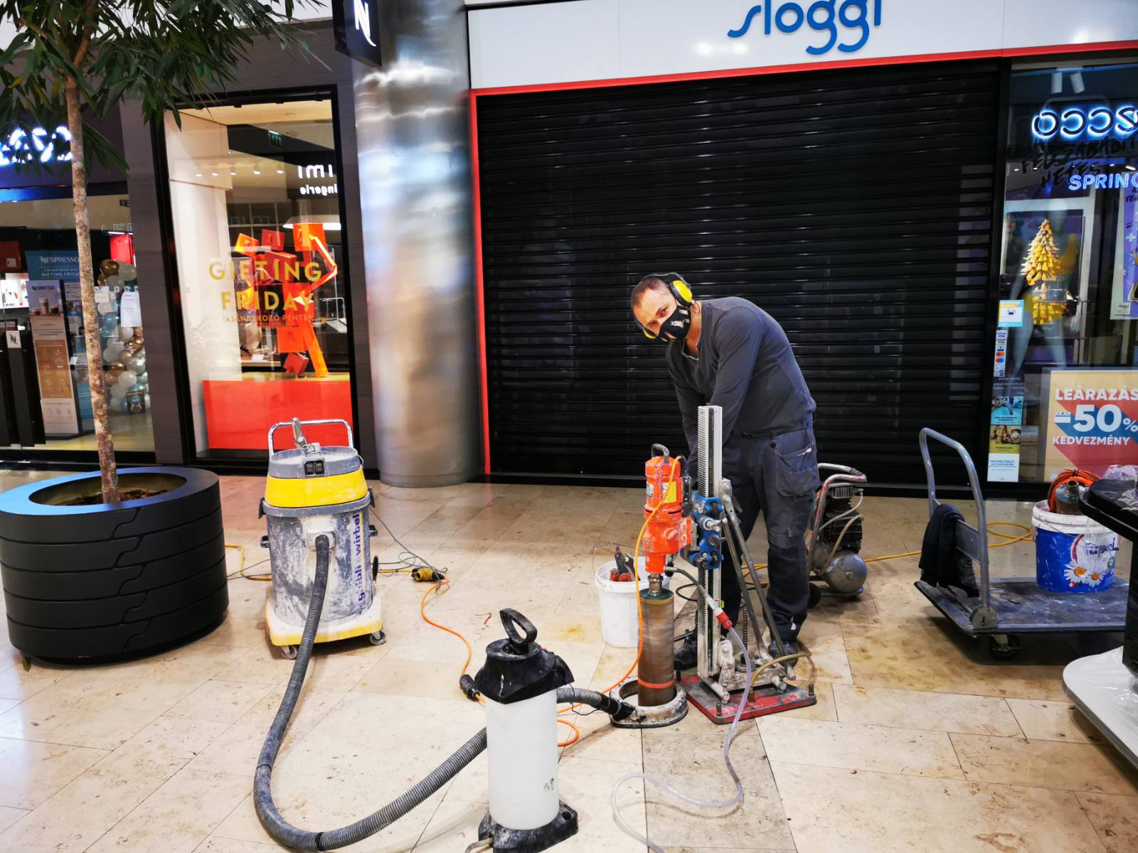 Betonvágás, betonfúrás falbontás, horonymarás, betonroppantás Budapest kép